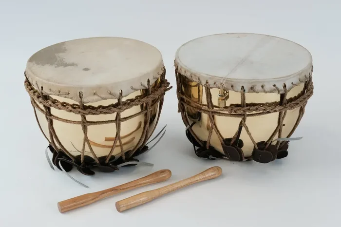 10″ Naker Drums (pair) with beaters by Early Music Shop