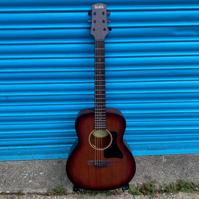 Adam Black O-2 Travel Guitar – Vintage Sunburst Inc Gig Bag