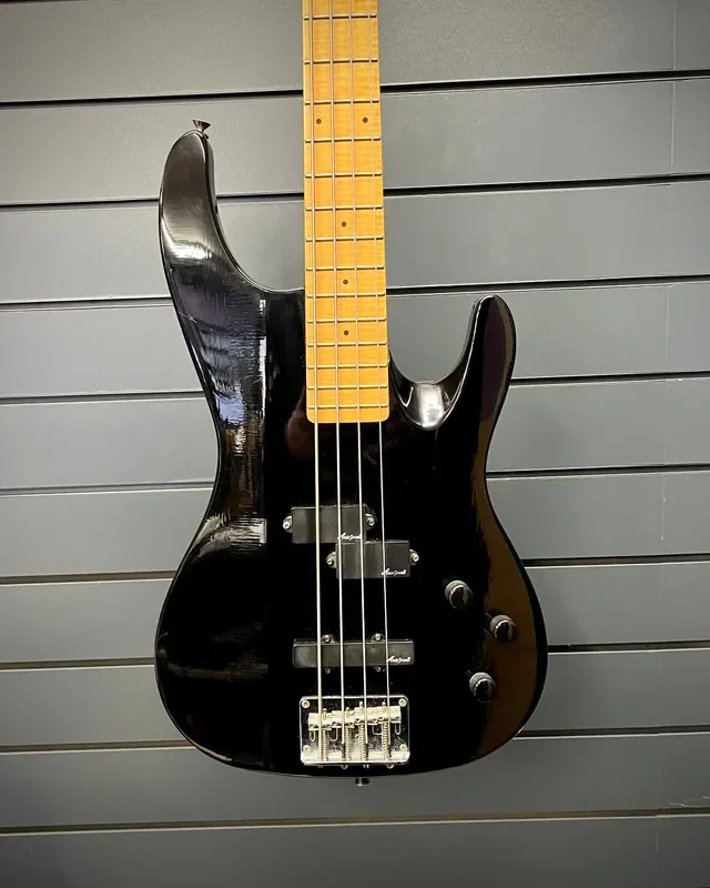 Aria Pro II Magna Series Bass – Black