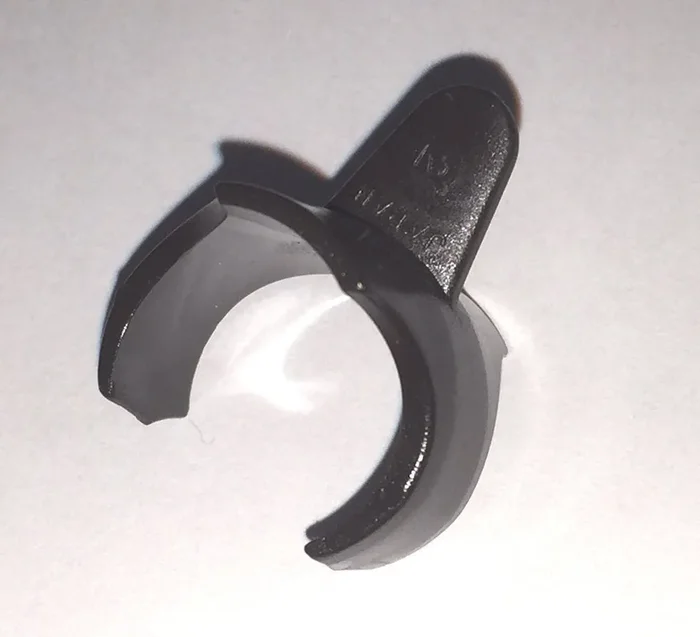 Aulos TS3D Plastic Clip On Thumb Rest – Descant / Soprano Recorder