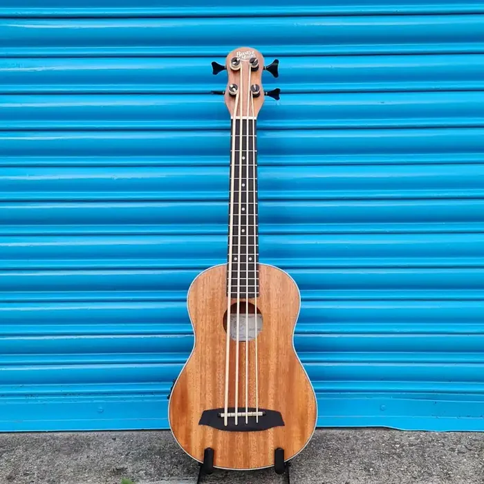 Barnes and Mullins BMUKB1 Bass Ukulele