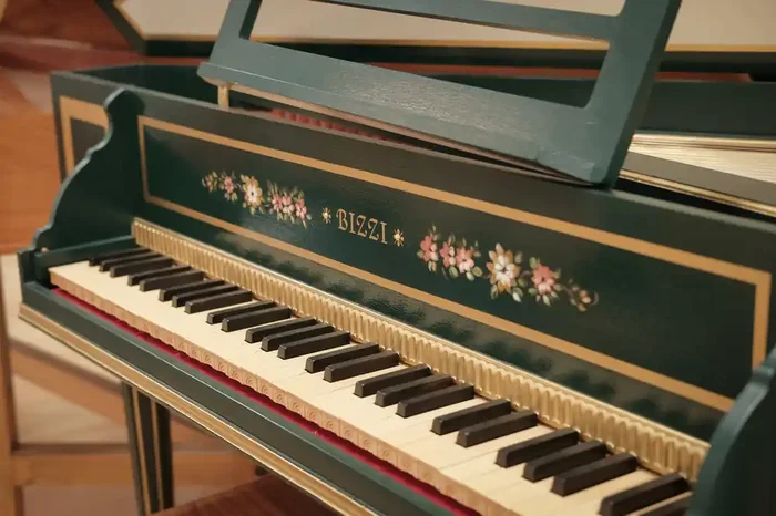Bizzi Bentside Spinet