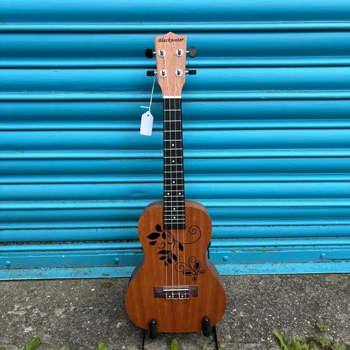 Blackwater YWUK-23 Sapele Flower Concert Ukulele Inc. Gig Bag