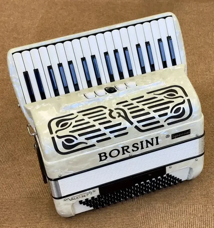 Borsini Valio 34P 3 voice piano accordion – Second Hand