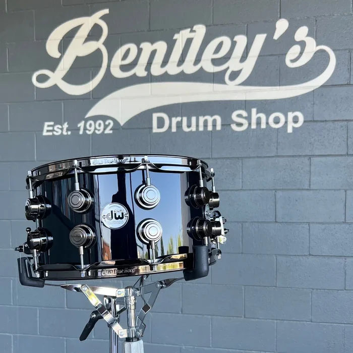 DW Collector’s Series Maple VLT 7×14 ” Snare Drum in Piano Black w/ Black Nickel Hardware