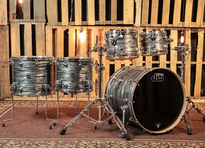 DW Performance Pewter Oyster 5pc Drum Set – 18×22, 8×10, 9×12, 12×14,14×16