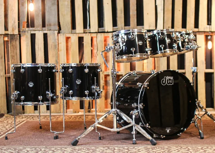 DW Performance Piano Black Lacquer 6pc Drum Set – 18×22, 7×8, 8×10, 9×12, 12×14, 14×16