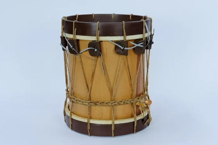 EMS 10″ Ø x 11″ Small Short Shell Renaissance Drum with drum sticks