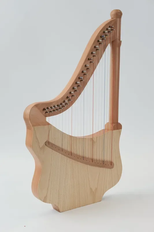 EMS 22 String Lute Harp – with padded bag and tuning key