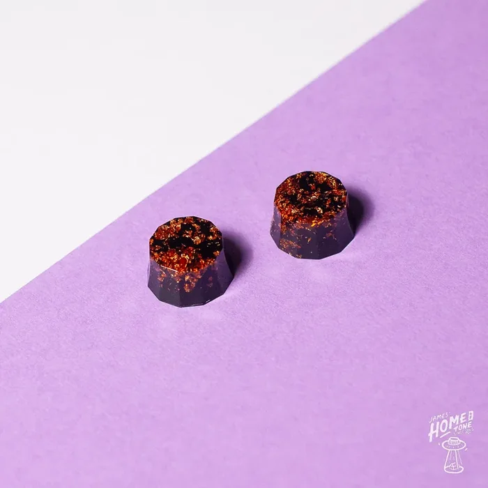 Knob Head custom – Tobacco Foil ‘Lampshade‘ control knob duo