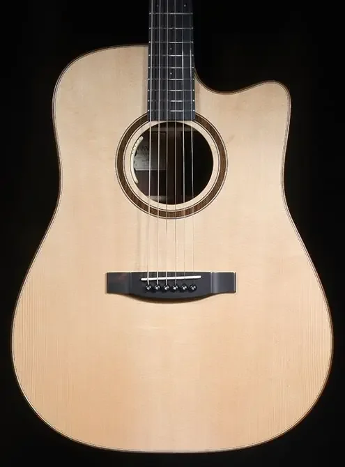 Lakewood D-31 CP – Dreadnought Model with cutaway and pickup system