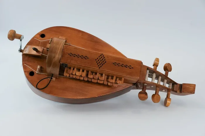 Mihály Vrábel – Baroque Style Hurdy Gurdy
