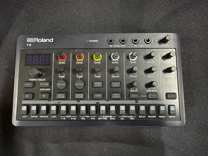 Roland Aira Compact T-8 Beat Machine, Nearly New