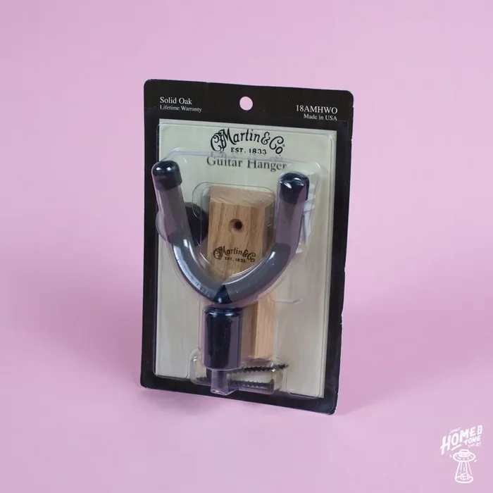 String Swing ‘Martin‘ – Oak guitar wall hanger for electric & acoustic guitars