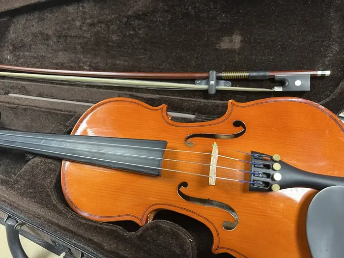 USED 1/2 size Stentor Student Violin Outfit