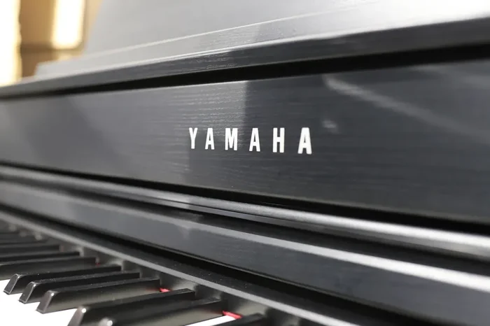 Yamaha CLP575 Satin Black Digital Piano (Secondhand)